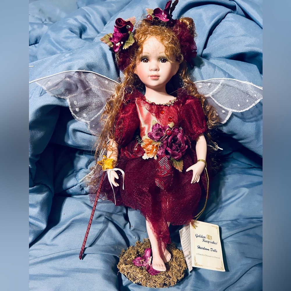 authentic Heirloom Edition Golden Keepsakes collectible woodland fairy-porcelain